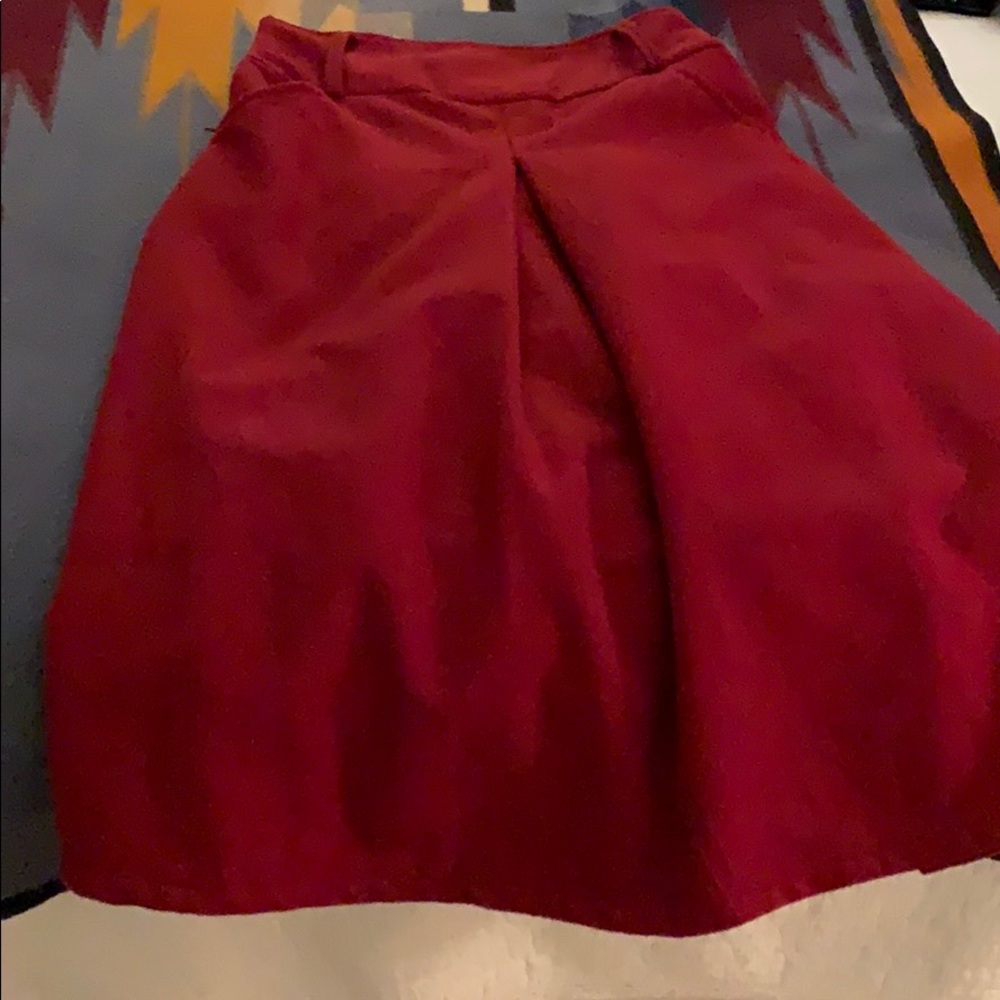 Bellow knee skirt